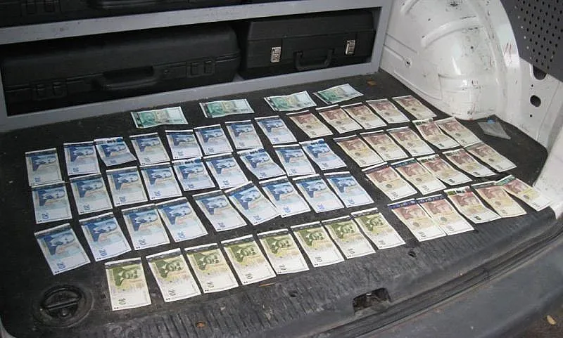 Полицай се размина с ареста след подкуп и измама