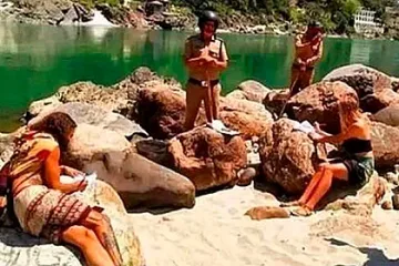 Неизвестна зараза атакува индийците