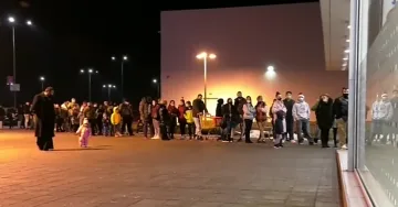 Магазините пълни. Не се спазва дистанция