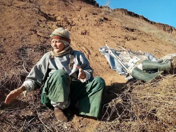 Родна баскетболна звезда заживя на самотен плаж