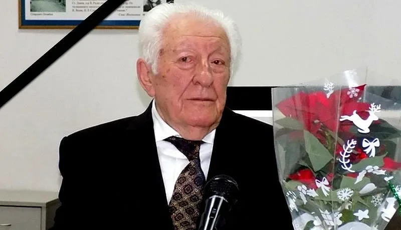 От COVID-19 почина бащата на Стефан Шарлопов