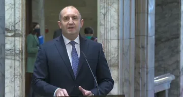 Радев реди програма на следващото правителството