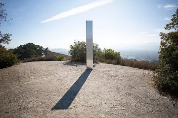 Мистерията продължава: Нов монолит в Калифорния