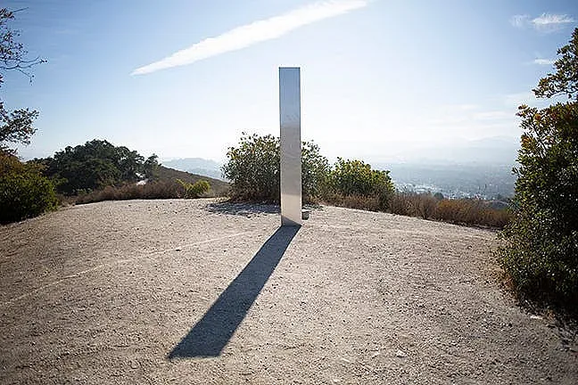 Мистерията продължава: Нов монолит в Калифорния