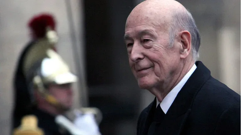 Франция тъгува, ковидът покоси Жискар д'Естен