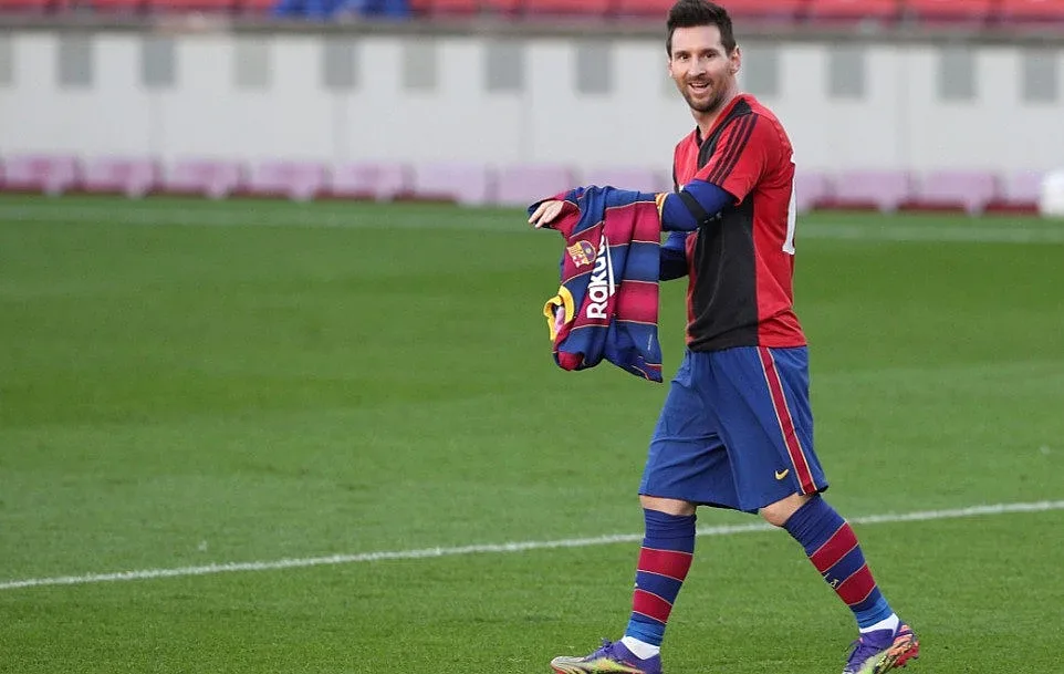 Меси отнесе 600 евро глоба за жест към Марадона