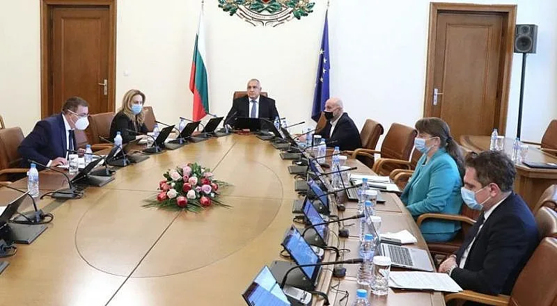 Премиерът с указания за ваксиниране и лекарства