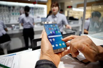 Samsung спира смартфоните от висок клас