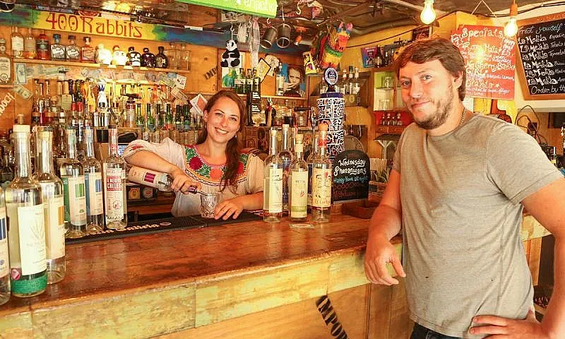 Мокър бар измисли как да преодолее карантината