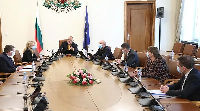 Борисов събра министри и ги настъпи за кризата