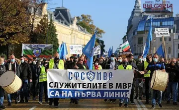 Полицаите пак на протест, искат 30% скок на заплатите