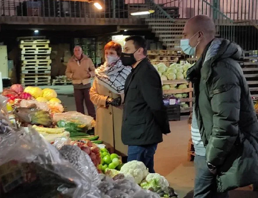 ГЕРБери на пазар. Рекламират правителството