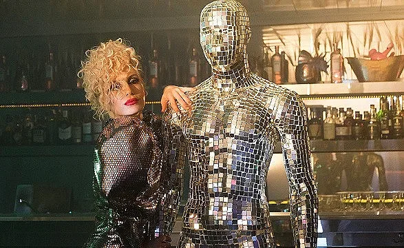 Поли Генова с реверанс към диското