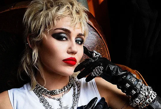 Майли Сайръс се завърна ударно