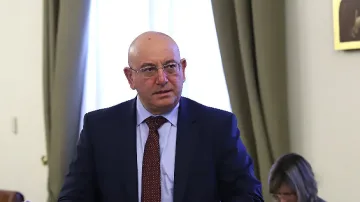 Министър Димитров: Бургас остава без вода!