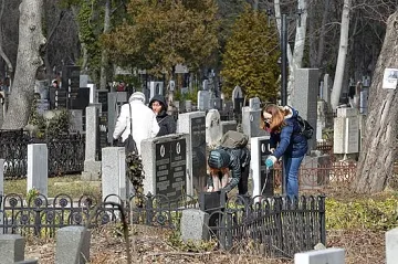 И погребението с касов апарат
