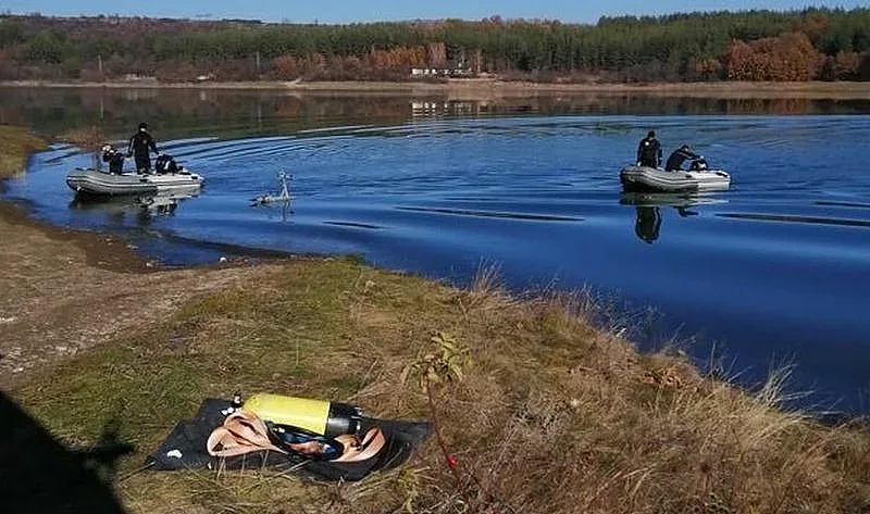 Водолази пак търсят тялото на Янек в язовир