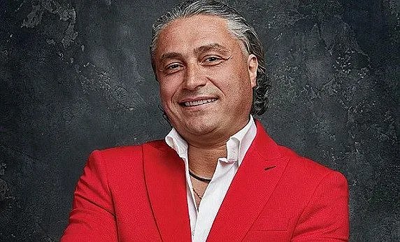 Джуди Халваджиян сяда в панела за полуфинала