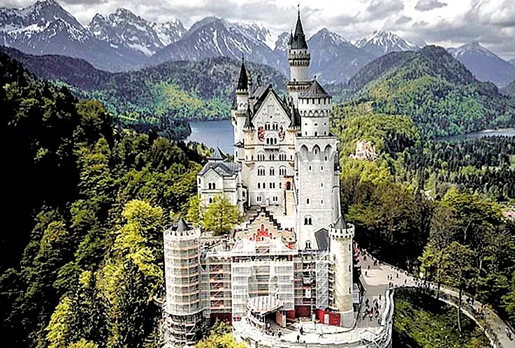 Кралят Лебед и замъкът на обречените