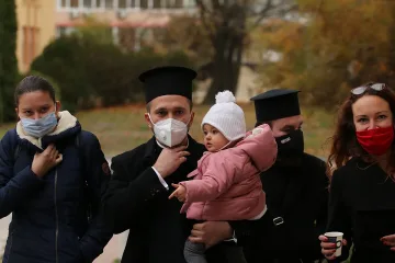 Свещениците срещу Ковид-19. Даряват кръв и плазма