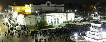 Пак бомбички по полицаите