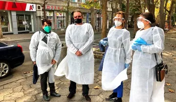 Когато политиците станаха доброволци