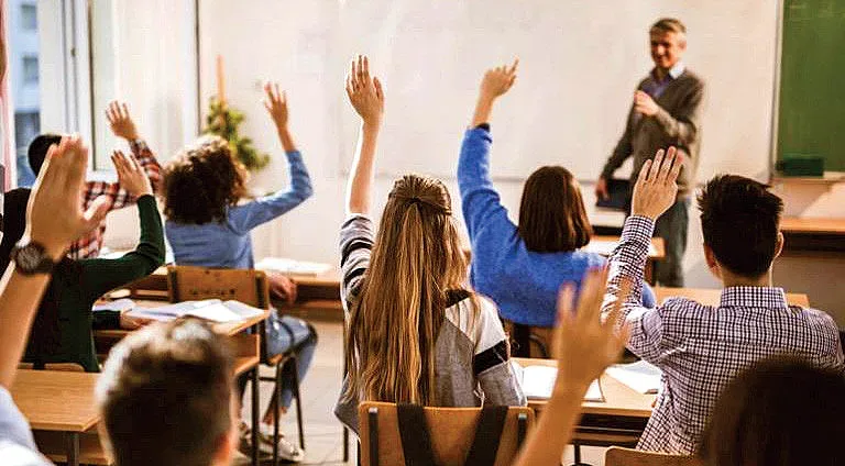 В клас се редуват четни и нечетни
