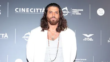 Кой е турският Джейсън Момоа - новият Сандокан