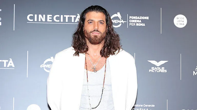 Кой е турският Джейсън Момоа - новият Сандокан