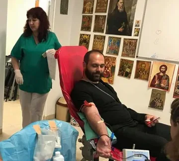 Свещеници даряват кръвна плазма във ВМА