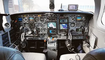 Има ли пилот в самолета? Драматичен екшън със 199 пътници