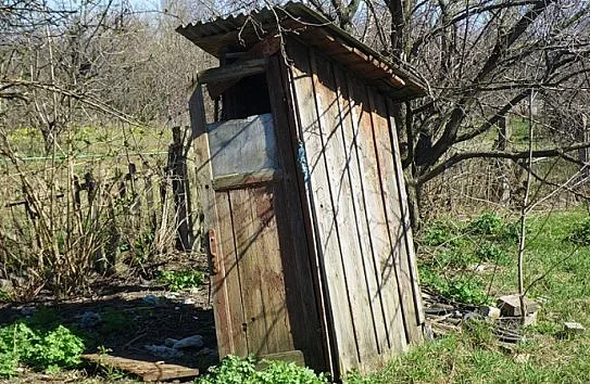 Втори сме в ЕС по тоалетни в двора