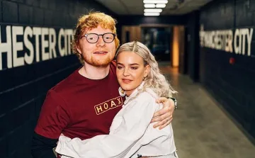 Ед Шириън назад с 1 милион паунда