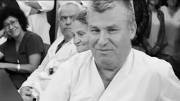 Ковид-19 ни отне още един лекар легенда