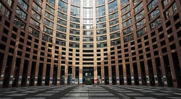 ЕС ни натиска за бързо съглашение със Скопие