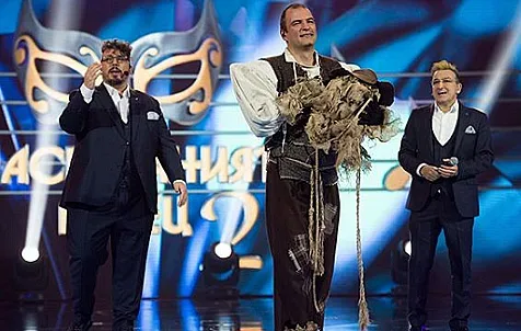 Плашилото свали маската и отиде при любимата