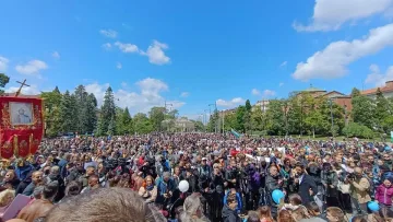 Невиждано шествие! Хиляди подкрепиха религия в училище /СНИМКИ/
