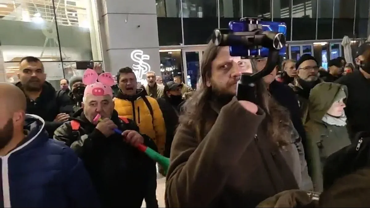 Радев в "Панорама", революционно объркване