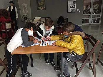 Старозагорски ученици писаха с паче перо химна на Кирил и Методий