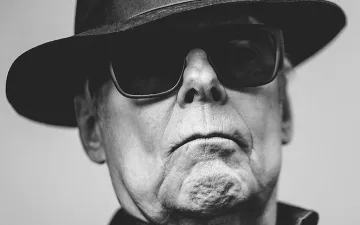 Отиде си Оскар Бентън