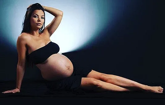 Мис България 2003 победи Ковид и роди