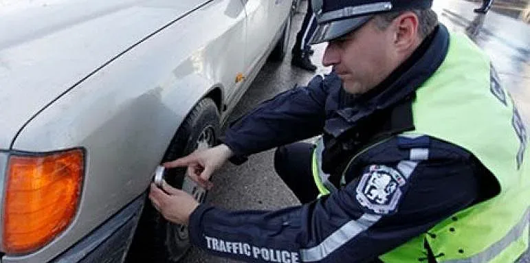 Проверете колата. КАТ дебне за зимни гуми