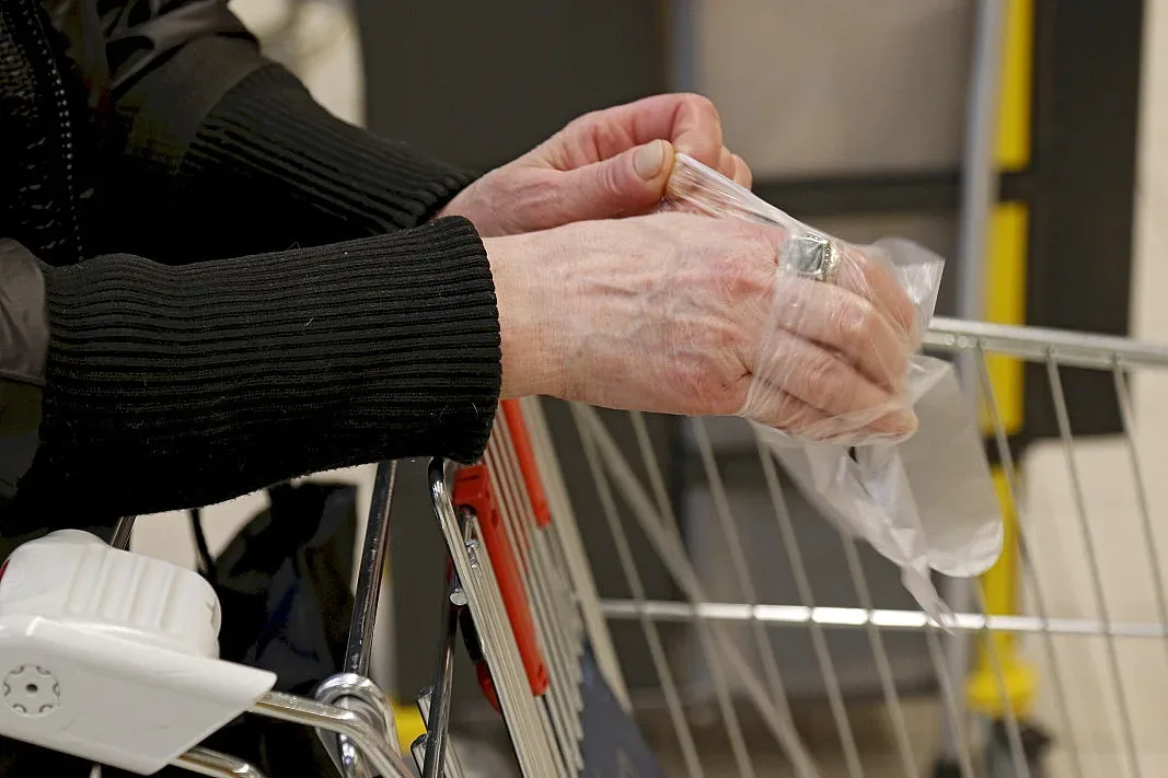 65+ пазаруват само рано сутрин до 30 ноември