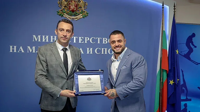 Министър Пешев зарадва Карлос Насар