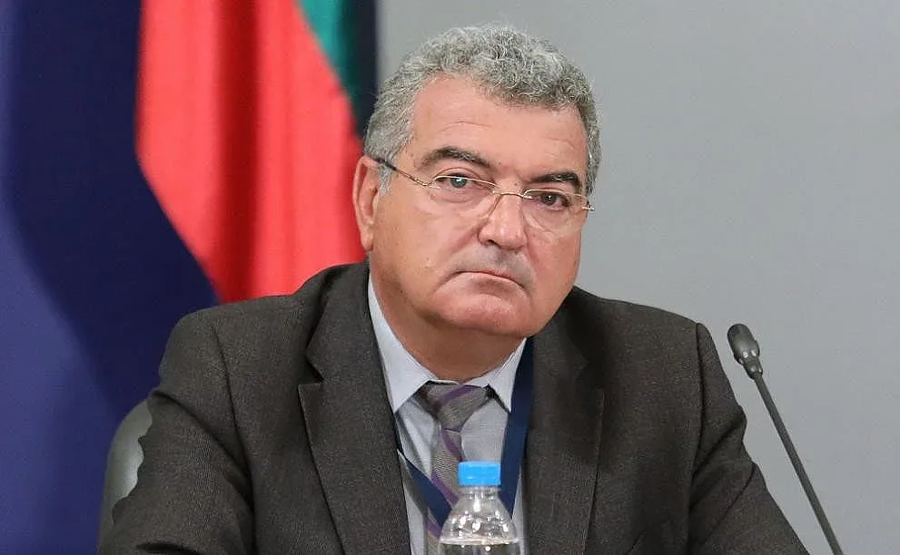 Шефът на РЗИ София под карантина, връщат Данчо Пенчев