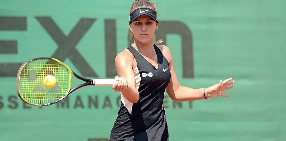 Топалова на четвъртфинал в Гърция