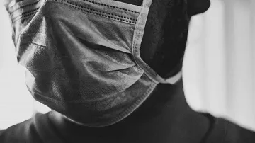 Осъдиха учителка на 1 г. затвор, била без маска в час