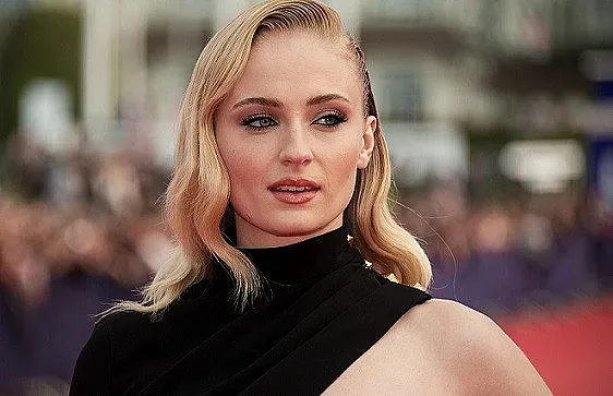 Софи Търнър става принцеса Шарлот в нов сериал