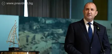 Радев трупа рейтинг на гърба на бизнеса