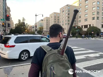 Пред Белия дом се напълни